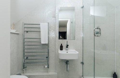 Turville House | Hollyhock Lodge