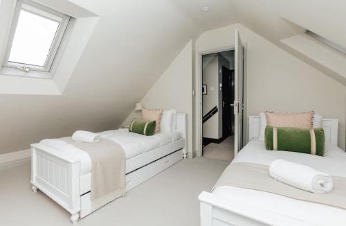 Turville House | Hollyhock Lodge