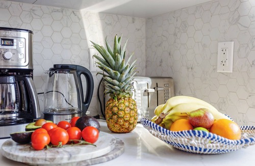 Little Armenia House | Hollywood Art House with Bright Sunlight
