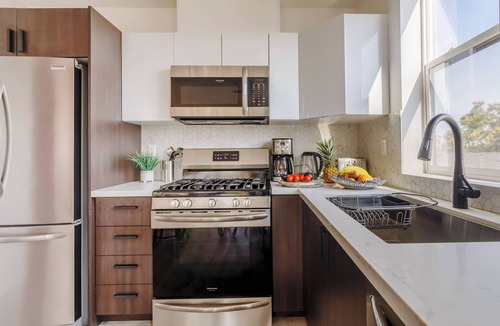 Little Armenia House | Hollywood Art House with Bright Sunlight