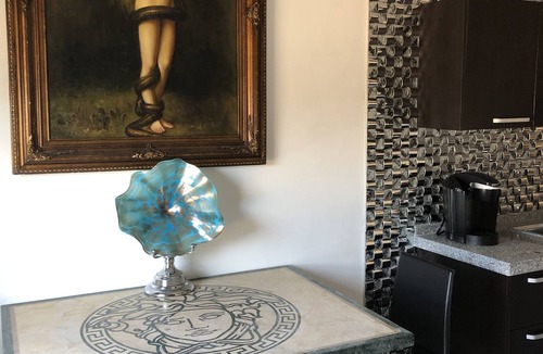 Wilshire Center Apartment | Hollywood Art Studio Apartment