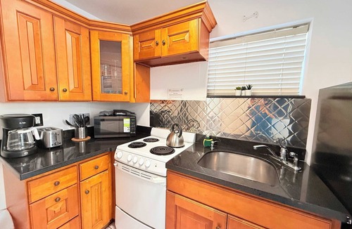 Hollywood South Central Beach Apartment | Hollywood Boardwalk Studio Fully Equipped Kitchen