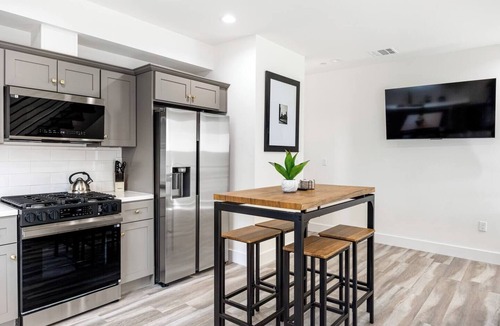 Wilshire House | Hollywood Chateau Townhouse