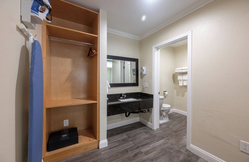 Little Armenia Hotel | Hollywood City Inn