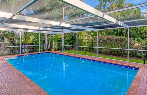 South Lake House | Hollywood Hideaway