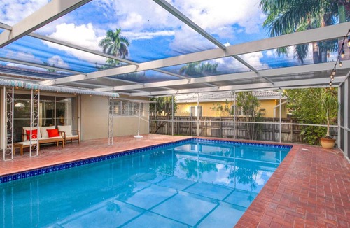 South Lake House | Hollywood Hideaway