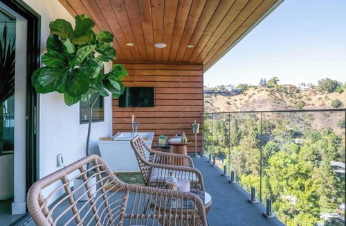 Hollywood Hills West House | Hollywood Hills Luxury Oasis with Jacuzzi & Sauna