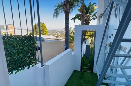 Hollywood Hills West House | Hollywood Hills "SkySuite Studio" - Sunset Strip- Best Location!