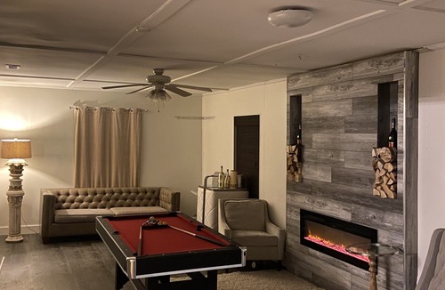Wayne House | Hollywood Island