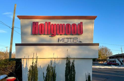East Farmingdale Hotel | Hollywood Motel