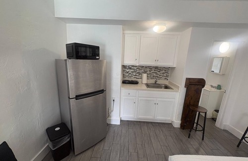 Parkside Apartment | Hollywood Studio Hideout 111