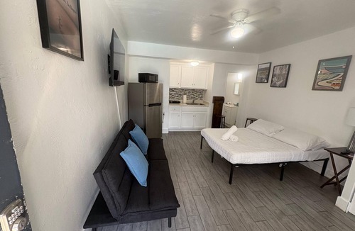 Parkside Apartment | Hollywood Studio Hideout 111