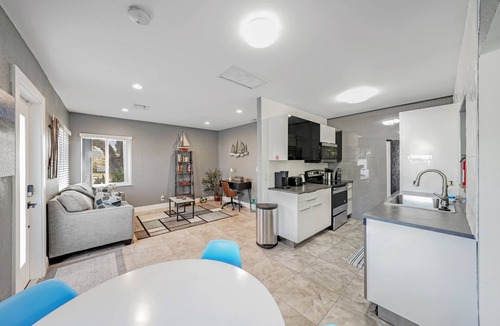 Hollywood Cottage | Hollywood Tropical Retreat