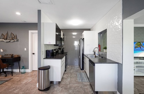 Hollywood Cottage | Hollywood Tropical Retreat