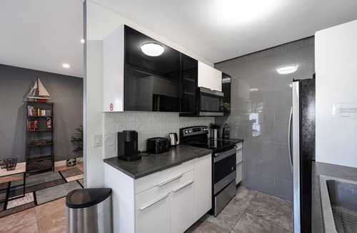 Hollywood Cottage | Hollywood Tropical Retreat