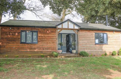 Busbridge House | Holm Oaks Cottage