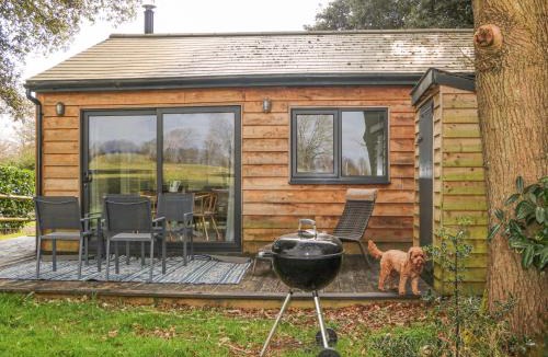 Busbridge House | Holm Oaks Cottage