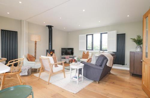 Busbridge House | Holm Oaks Cottage