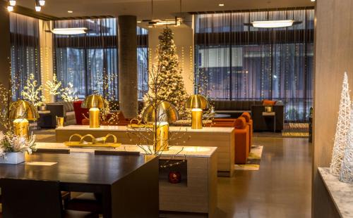 Central Area Hotel | Holman Riverfront Park Hotel Salem, Tapestry By Hilton