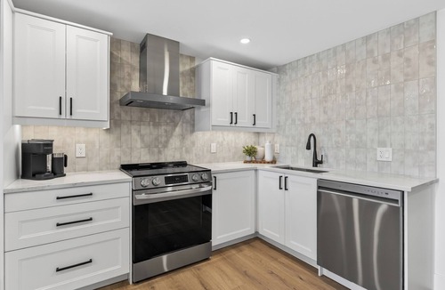 Summerside Apartment | Holman's Harbourview Suite -Renovated Waterview Suite in the Heart of Summerside