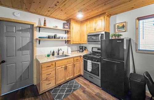 Sugarloaf House | Holmes Hub Cabin W Hot Tub