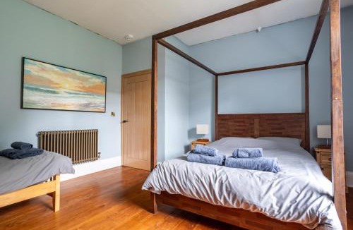 Hoylandswaine House | Holmfield House