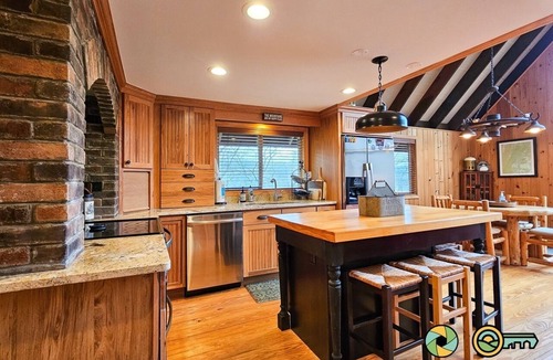Basye Ski Chalet | Holocene Chalet - treetop mountain views!