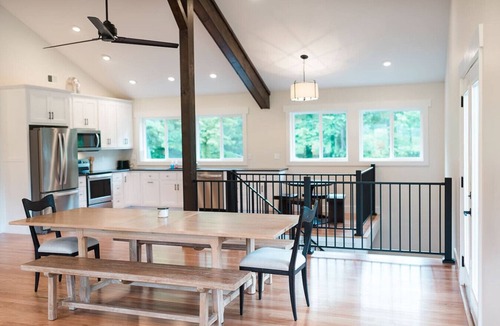 Knoxville House | Holston Springs Venue & Lodge