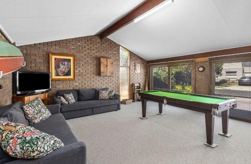 Torquay House | Holyhead Spa on Whites Beach