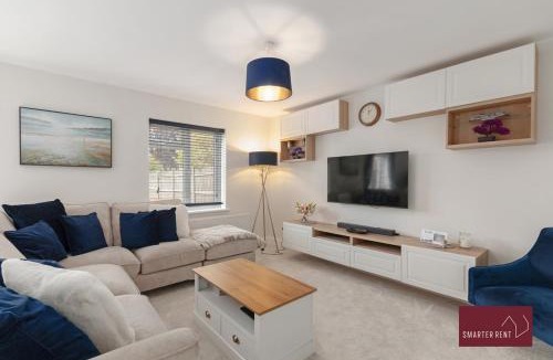 Bray on Thames Apartment | Holyport - Three Bedroom House - Parking