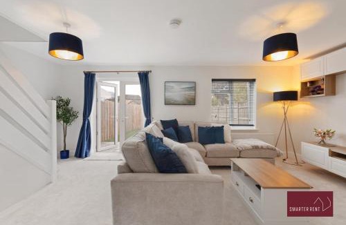 Bray on Thames Apartment | Holyport - Three Bedroom House - Parking