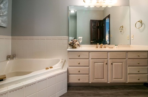Valparaiso Apartment | Holyrood Suite at Aberdeen