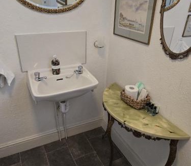 Loughborough Bed & Breakfast | Holywell House