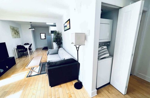 Viauville Apartment | Homa 1 | A haven of light | WiFi | Workdesk | AC