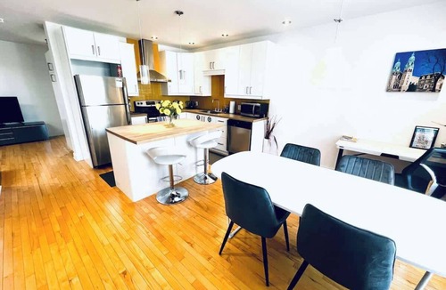Viauville Apartment | HoMa-2 Bright Top-Floor Homa Retreat