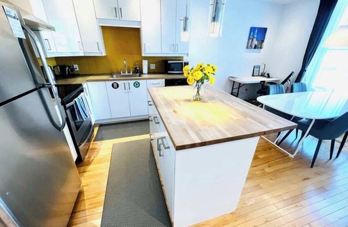 Viauville Apartment | HoMa-2 Bright Top-Floor Homa Retreat