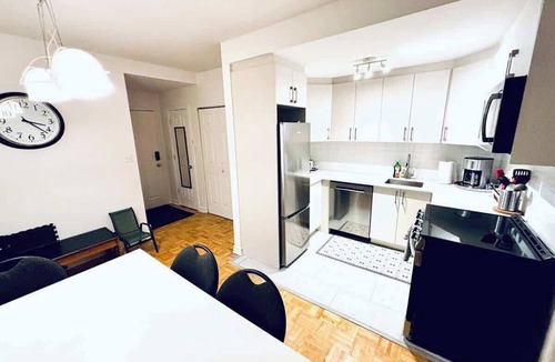 Viauville Apartment | Homa 3 Bright Apt Workspace & AC