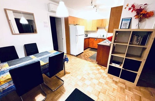 Viauville Apartment | Homa 4 Haven of light WiFi Workdesk AC