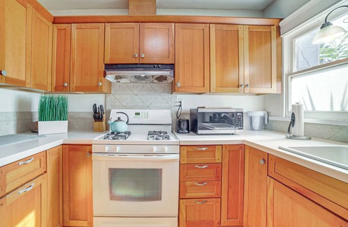 Downtown Riverside House | Home 1/2 Mi to Dtwn Riverside: Families Welcome!
