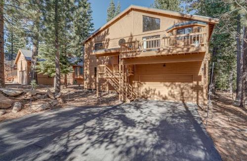 Truckee House | Home 1 Mi to Downhill Ski Resort: Bring Your Pets!