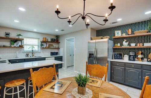 Waxahachie House | Home 1 Mi to Historic Gingerbread District & Dtwn!