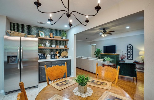 Waxahachie House | Home 1 Mi to Historic Gingerbread District & Dtwn!