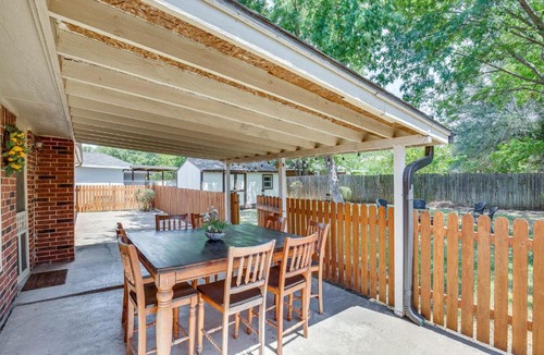Waxahachie House | Home 1 Mi to Historic Gingerbread District & Dtwn!