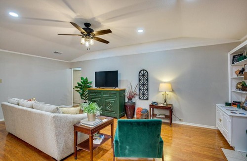 Waxahachie House | Home 1 Mi to Historic Gingerbread District & Dtwn!