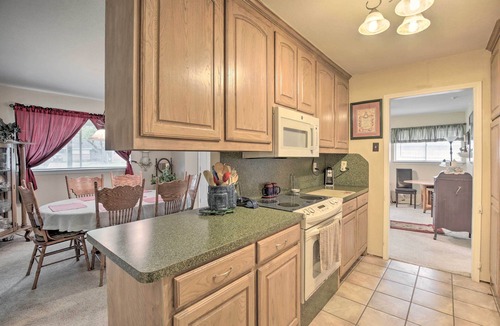Richardson House | Home 1 Mi to University of Texas: Relax Fireside!
