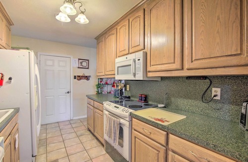 Richardson House | Home 1 Mi to University of Texas: Relax Fireside!