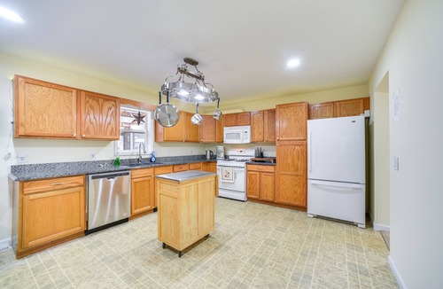 Lake Luzerne-Hadley House | Home 1 Mi to Wayside Beach, Near Belmont Stakes!
