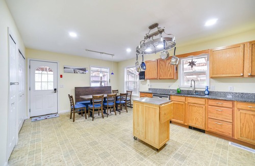 Lake Luzerne-Hadley House | Home 1 Mi to Wayside Beach, Near Belmont Stakes!