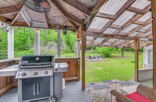 Lake Luzerne-Hadley House | Home 1 Mi to Wayside Beach, Near Belmont Stakes!