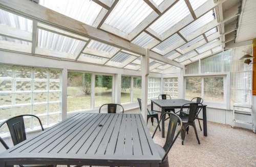 Lake Luzerne-Hadley House | Home 1 Mi to Wayside Beach, Near Belmont Stakes!